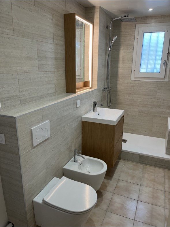 Salle de bains rénovée, pose sanitaires